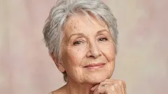 Vrouwen boven de 60 moeten stoppen met deze dingen — dit is waarom