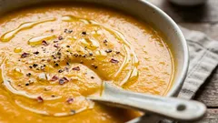 Deze soep is vooral in de winter extra goed: een stevige maaltijd in minder dan een uur